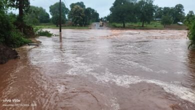 ओरछा रोड बंद बारिश ने सभी मार्ग बंद कर रखा है