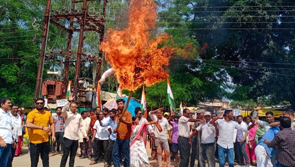 नारायणपुर में चुनावी प्रक्रिया को लेकर कांग्रेस कार्यकर्ताओं का प्रदर्शन