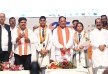 रायपुर के युवा संवाद कार्यक्रम में बस्तर के विद्यार्थी
