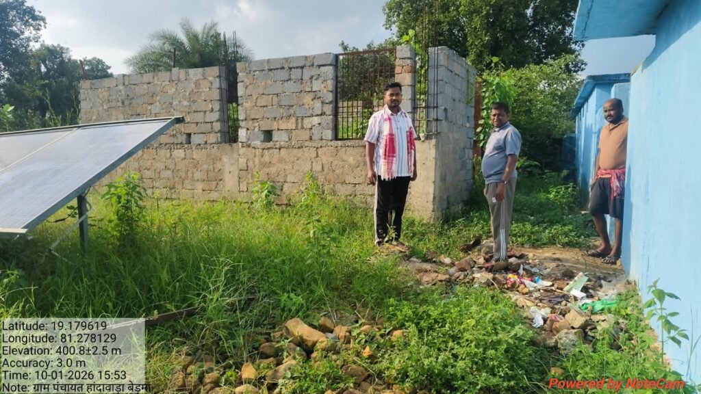अबूझमाड़ में स्कूल और स्वास्थ्य केंद्र का निरीक्षण करते राकेश उसेंडी