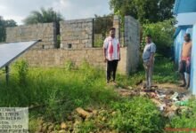 अबूझमाड़ में स्कूल और स्वास्थ्य केंद्र का निरीक्षण करते राकेश उसेंडी