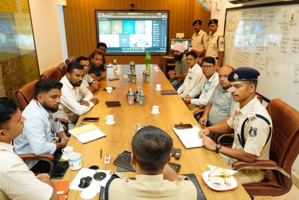 नारायणपुर में बैंक सुरक्षा को लेकर पुलिस अधीक्षक की बैंक प्रबंधकों के साथ बैठक