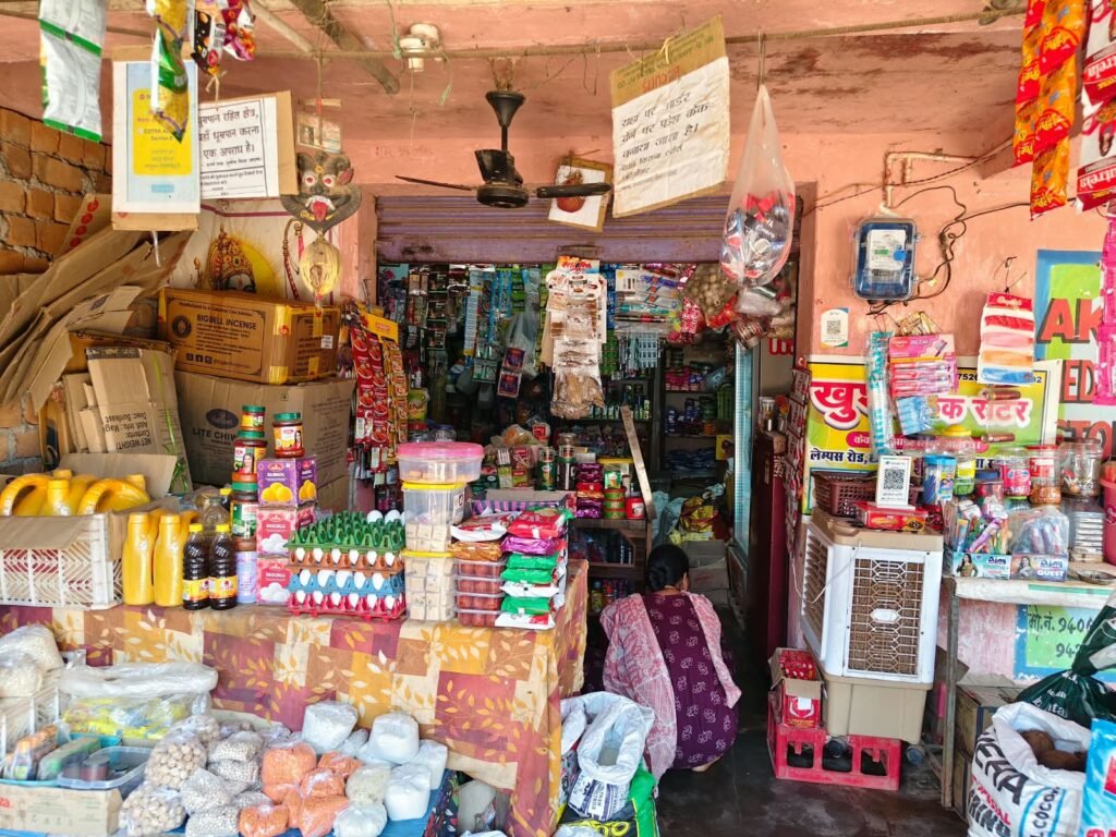 छोटेडोंगर में रतन दत्ता किराना स्टोर में चोरी