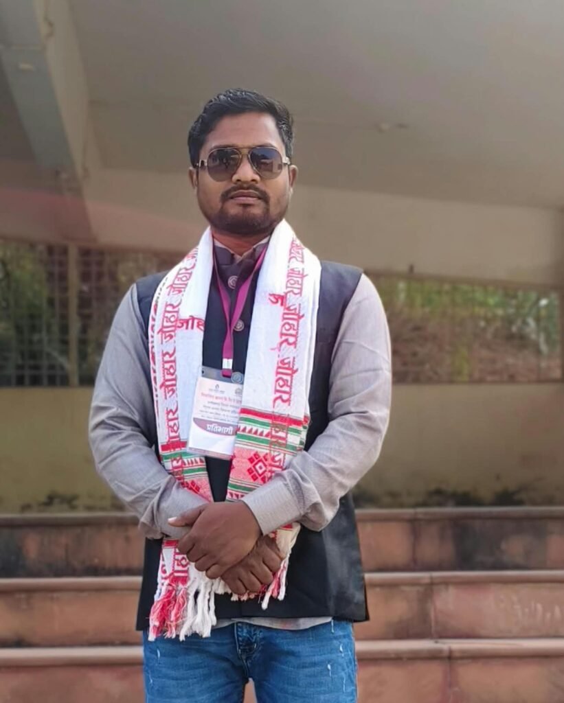 छोटेडोंगर सड़क सुरक्षा को लेकर जिला पंचायत सदस्य राकेश उसेंडी