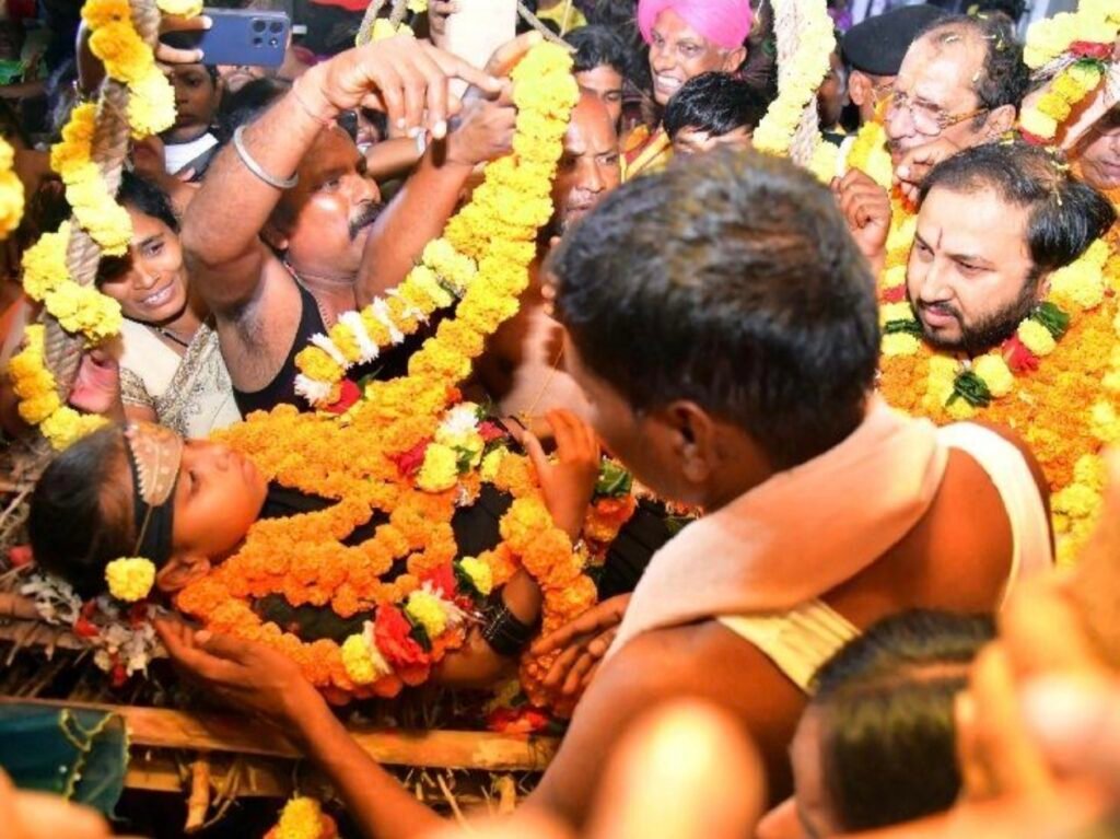 बस्तर दशहरा में काछन देवी की पूजा और काछन गादी की परंपरा।