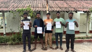 नारायणपुर में ट्रक और हाईवा चालकों की शराब सेवन जांच करती यातायात पुलिस