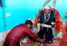 नवरात्रि पर माता मंदिर में दर्शन-पूजन करते मंत्री केदार कश्यप