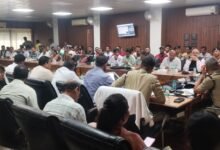 रावघाट परियोजना क्षेत्र की समस्याओं को लेकर ज्ञापन सौंपता प्रतिनिधिमंडल