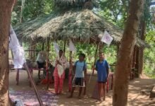 अबूझमाड़ के बेचा गांव में बेचा नदी के बीच स्थित सद्गुरुदेव सदाफल महाराज का मंदिर