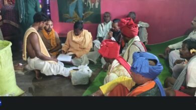 छोटेडोंगर में मां दंतेश्वरी मंदिर में बस्तर दशहरा का नेवता देने पहुंचे समिति के सदस्य