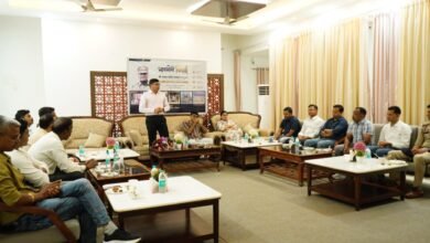 नारायणपुर पुलिस परिवार द्वारा अक्षय सबद्रा को पदोन्नति के बाद नवीन पदस्थापना पर विदाई