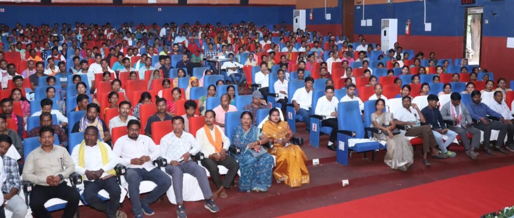 नारायणपुर में पंच-सरपंच प्रशिक्षण कार्यक्रम को संबोधित करते वन मंत्री केदार कश्यप