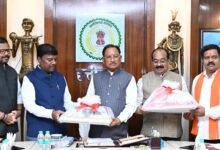 मुख्यमंत्री विष्णुदेव साय छत्तीसगढ़ हर्बल्स के दिवाली गिफ्ट पैक का लोकार्पण करते हुए