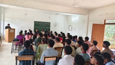 मतदाता जागरूकता रैली में मतदान का संदेश देते विद्यार्थी